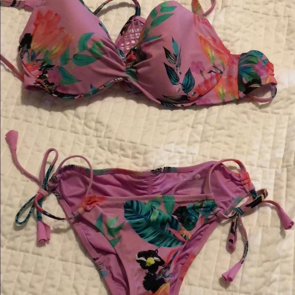 32ddd top & Sm bottom